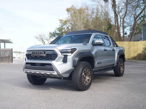 Used 2024 Toyota Tacoma Trailhunter HV 4x4 4dr Double image 9