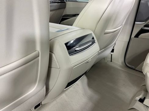Used 2025 Cadillac Escalade ESV Premium Luxury Platinum AWD/4WD image 16