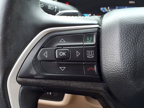Certified 2022 Jeep Grand Cherokee L Limited AWD/4WD image 23