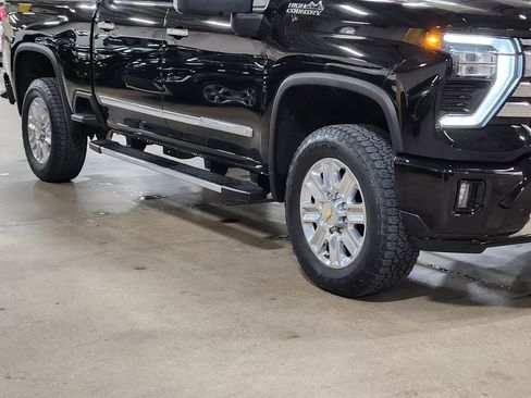 Used 2024 Chevrolet Silverado 2500 High Country w/ Z71 Off-Road Package image 16