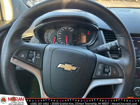 Certified 2022 Chevrolet Trax LT w/ LT Convenience Package image 17