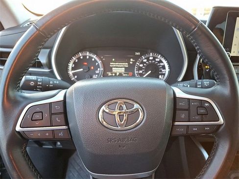 Certified 2024 Toyota Highlander XLE image 22