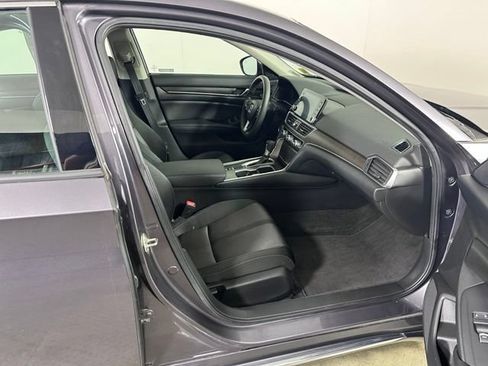 Used 2019 Honda Accord EX image 10