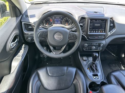 Used 2022 Jeep Cherokee Trailhawk w/ Comfort/Convenience Group AWD/4WD image 16