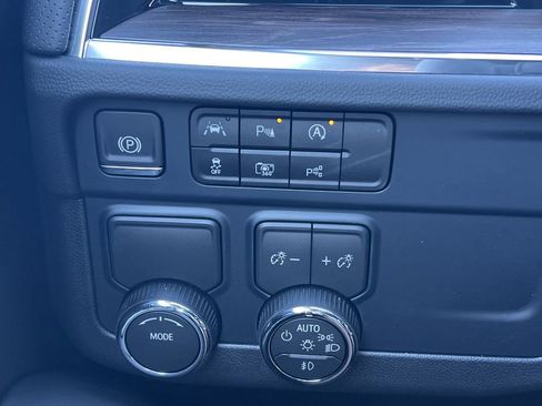 New 2026 Chevrolet Suburban Premier image 11