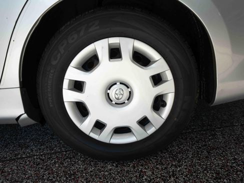 Used 2012 Toyota Camry LE FWD image 28