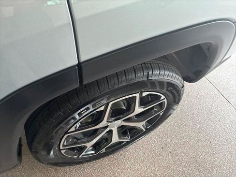 Certified 2024 Jeep Compass Limited AWD/4WD image 12