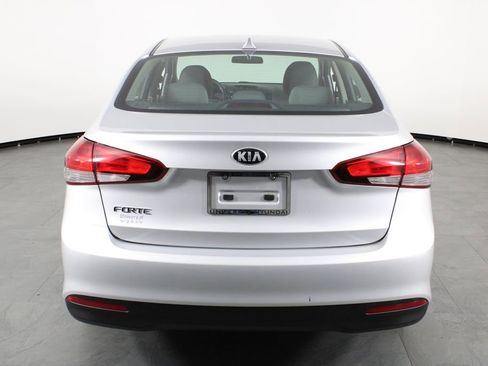 Used 2017 Kia Forte LX image 10