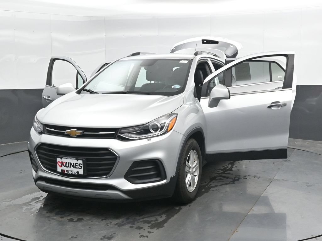 Used 2020 Chevrolet Trax LT w/ LT Convenience Package FWD image 48