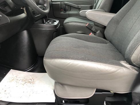 Used 2024 GMC Savana 2500 w/ Driver Convenience Package image 17