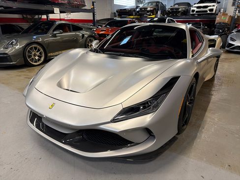 Used 2021 Ferrari F8 Tributo image 11