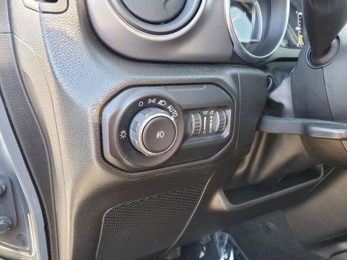 Used 2022 Jeep Wrangler Unlimited Willys image 8
