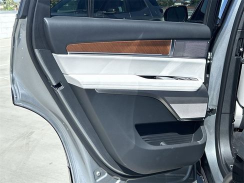 New 2026 Cadillac Vistiq Luxury image 25