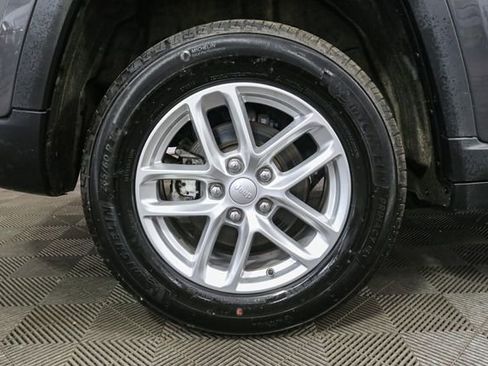 Used 2025 Jeep Grand Cherokee Laredo X w/ Luxury Tech Group I AWD/4WD image 17