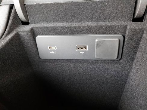 New 2026 Jaguar F-PACE R-Dynamic S image 3