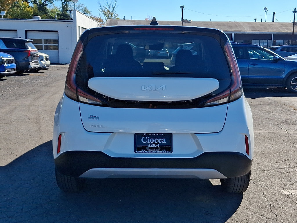 Used 2023 Kia Soul LX w/ LX Technology Package FWD image 9