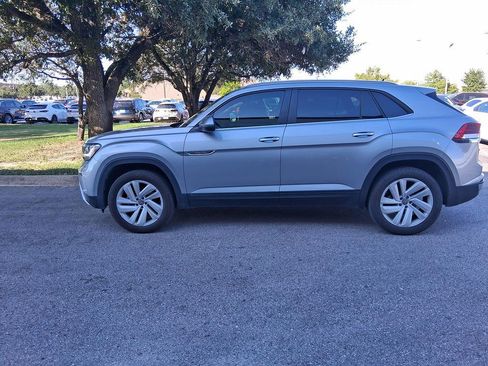Used 2022 Volkswagen Atlas Cross Sport SE FWD image 5