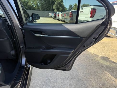 Used 2022 Toyota Camry SE FWD image 16