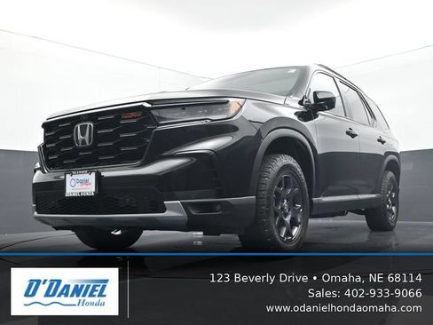 Used 2025 Honda Pilot TrailSport image 9