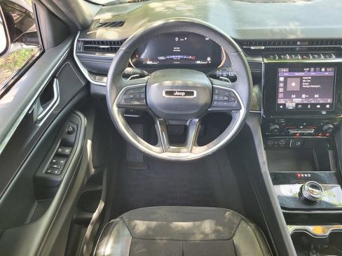 Used 2023 Jeep Grand Cherokee Altitude AWD/4WD image 11