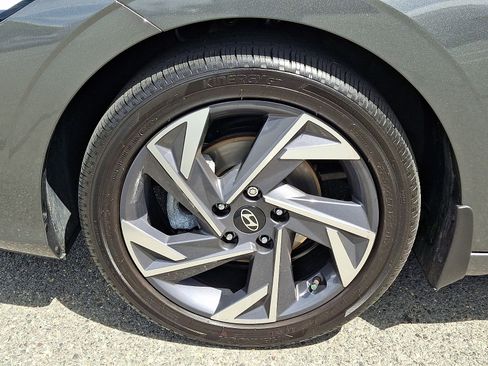 Used 2025 Hyundai Elantra SEL FWD image 8