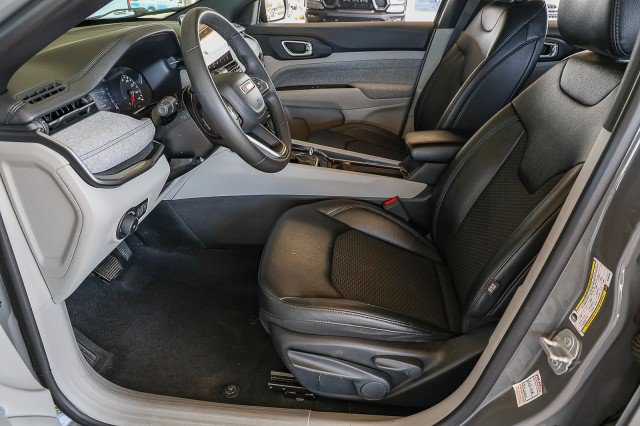 Used 2024 Jeep Compass Latitude AWD/4WD image 9