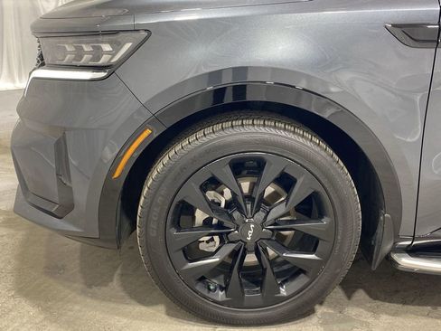 Used 2023 Kia Sorento SX image 19