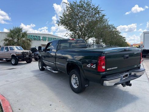 Used 2006 Chevrolet Silverado 2500 LT w/ Heavy-Duty Power Package AWD/4WD image 6