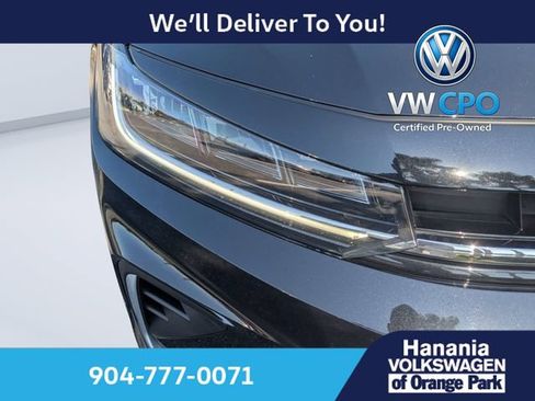 Certified 2025 Volkswagen Jetta SE FWD image 9