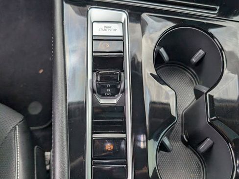 Used 2024 Volkswagen Atlas SE w/ Panoramic Sunroof Package FWD image 22