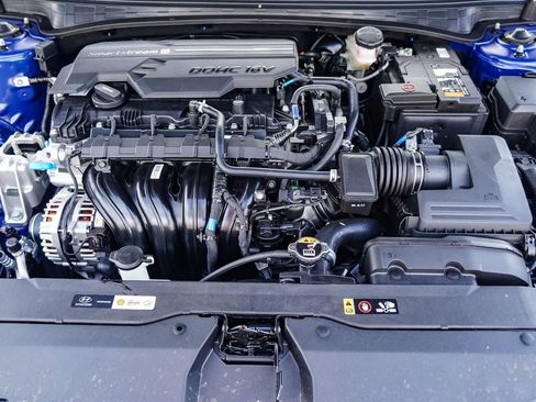 Certified 2025 Hyundai Elantra SEL FWD image 16