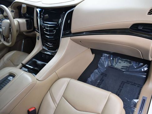 Used 2019 Cadillac Escalade Platinum AWD/4WD image 35