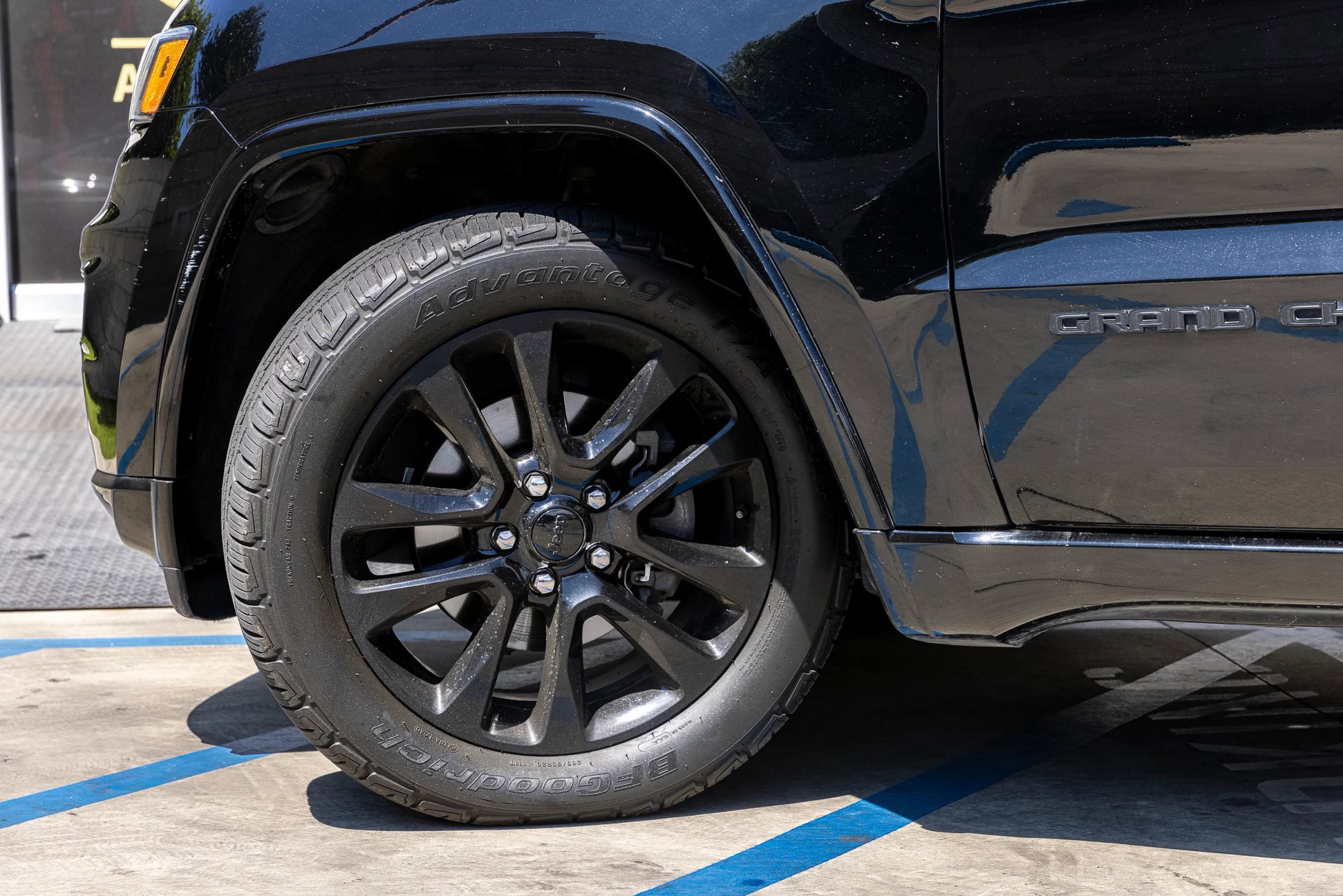 Used 2020 Jeep Grand Cherokee Altitude AWD/4WD image 38