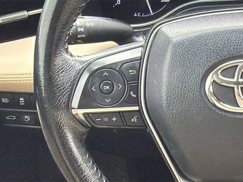 Used 2019 Toyota Avalon XLE image 19