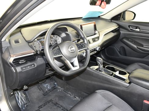 Used 2024 Nissan Altima 2.5 SV FWD image 36