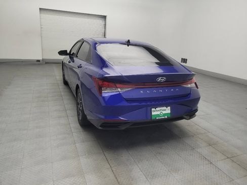 Used 2023 Hyundai Elantra SEL w/ Preferred Accessory Package FWD image 5