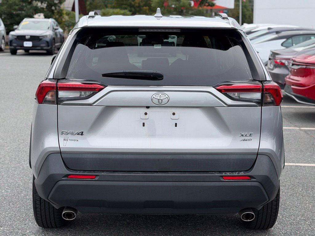 Used 2021 Toyota RAV4 XLE w/ Convenience Package AWD/4WD image 4