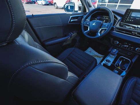 New 2026 Mitsubishi Outlander SE image 39