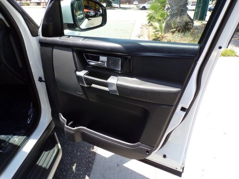 Used 2016 Land Rover LR4 HSE image 11