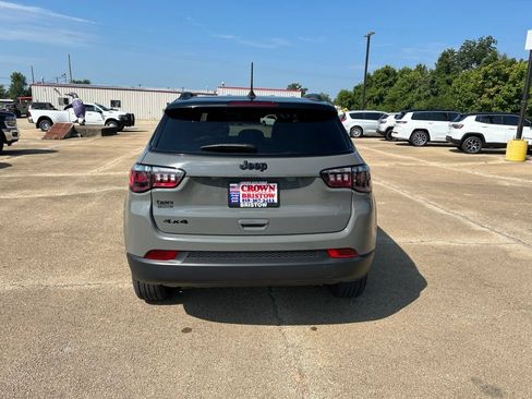 Used 2023 Jeep Compass Latitude AWD/4WD image 4