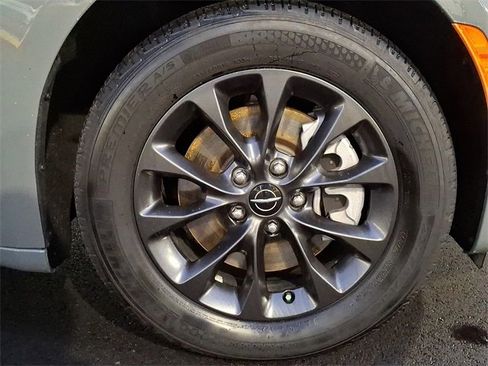 Used 2021 Chrysler Pacifica Touring-L w/ Uconnect Theater Family Group image 12