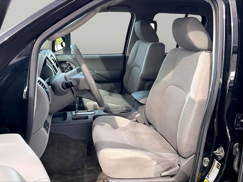 Used 2010 Nissan Frontier SE RWD image 7