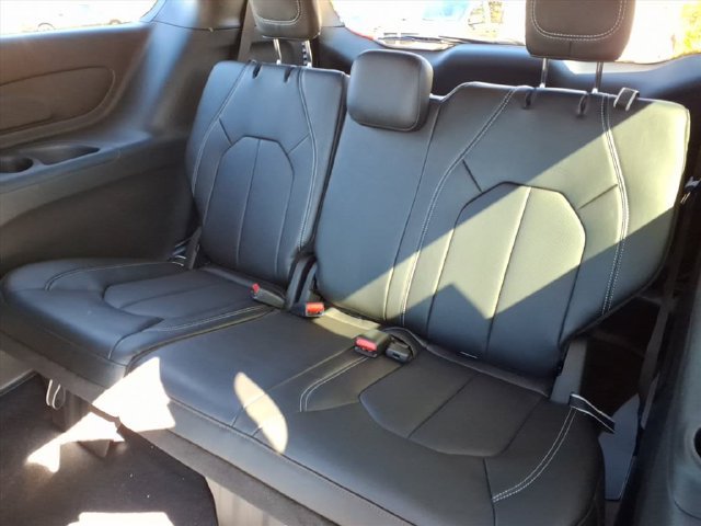 New 2026 Chrysler Pacifica Select AWD/4WD image 12