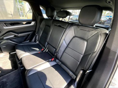 Used 2024 Porsche Cayenne S AWD/4WD image 24