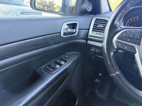 Used 2020 Jeep Grand Cherokee Altitude RWD image 29