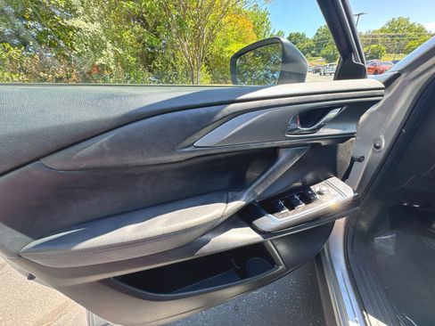 Used 2018 MAZDA CX-9 Touring FWD image 9