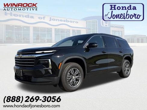 Used 2024 Chevrolet Traverse LT FWD image 1