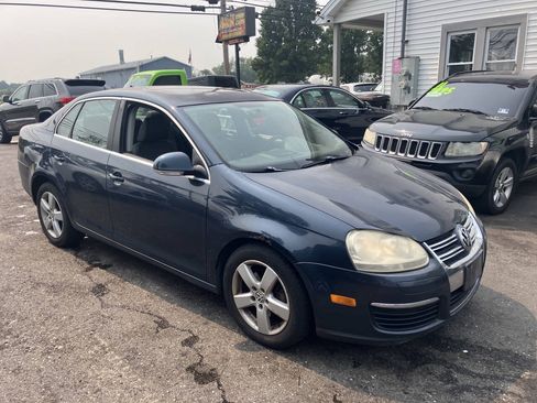 Used 2009 Volkswagen Jetta SE FWD image 2