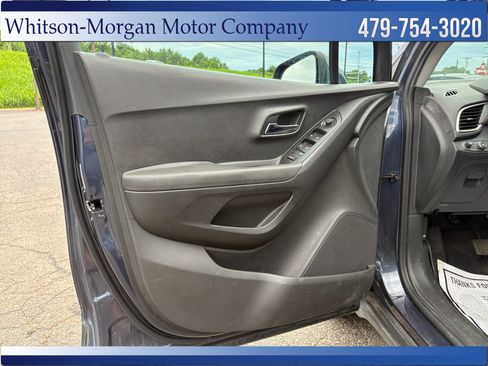 Used 2018 Chevrolet Trax LT w/ LT Convenience Package FWD image 11