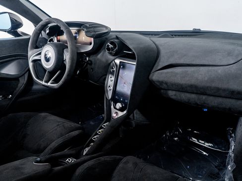 Used 2024 McLaren 750S Spider image 31